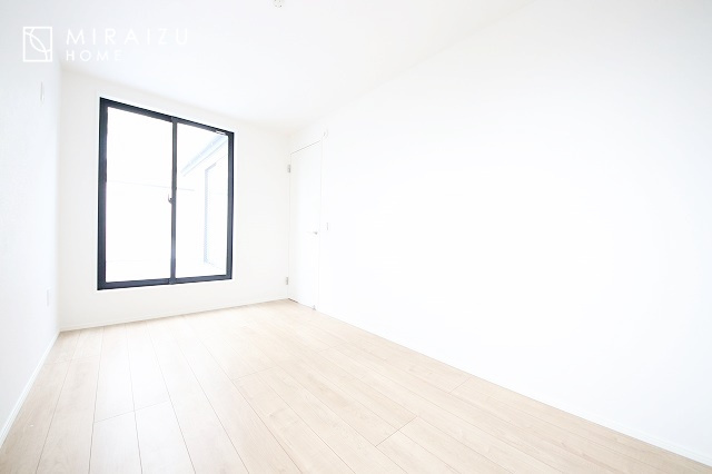 【収納】 | 収納力も自慢です。お洋服がお好きなお客様も多いですよね、衣替えをしなくてもお洋服をしまっておけそうなくらいの広さですね！