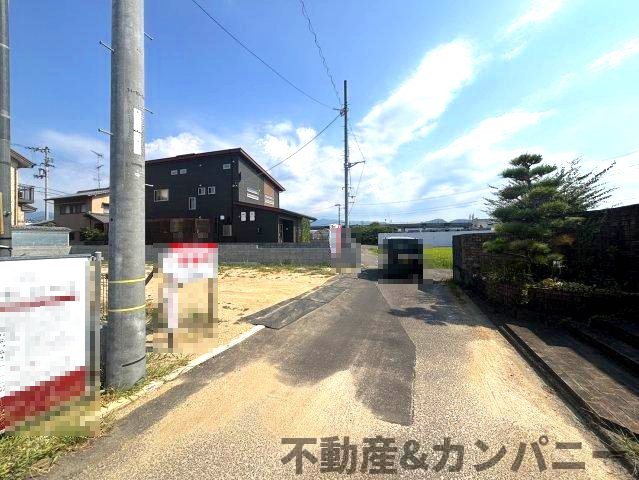 南高井町のおトチ3号地　松山市南高井町売土地の前面道路含む現地写真|前面道路含む現地写真です