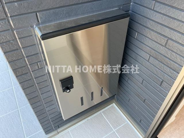 ラ　グリシーヌＡ棟のその他共用部分|不在時に助かる宅配BOX設置済みです(*^^*)