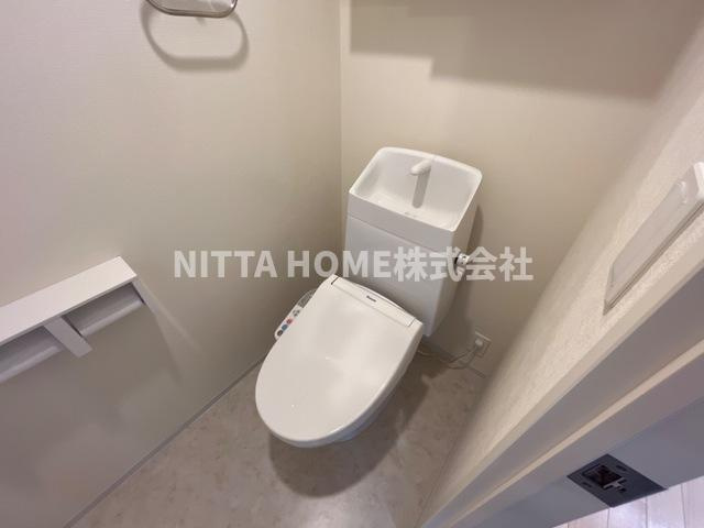 ラ　グリシーヌＡ棟のトイレ|シャワー付きのトイレです＊