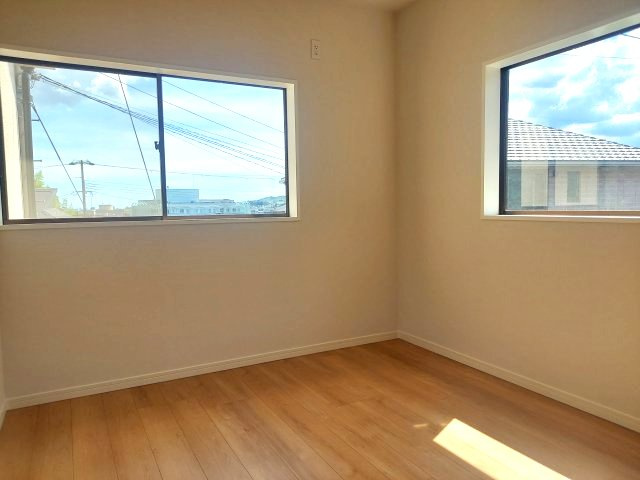 宝塚市米谷1丁目一戸建の洋室|2階西側洋室約6帖