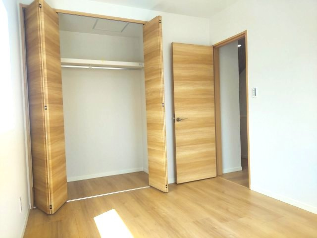 宝塚市米谷1丁目一戸建の洋室|2階西側洋室約6帖