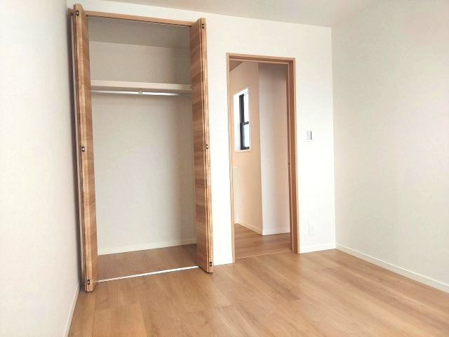 宝塚市米谷1丁目一戸建の洋室|2階中洋室約6帖