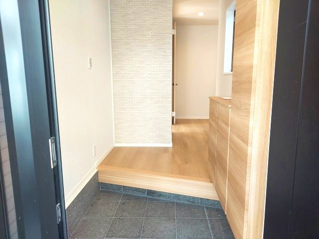 宝塚市米谷1丁目一戸建の玄関