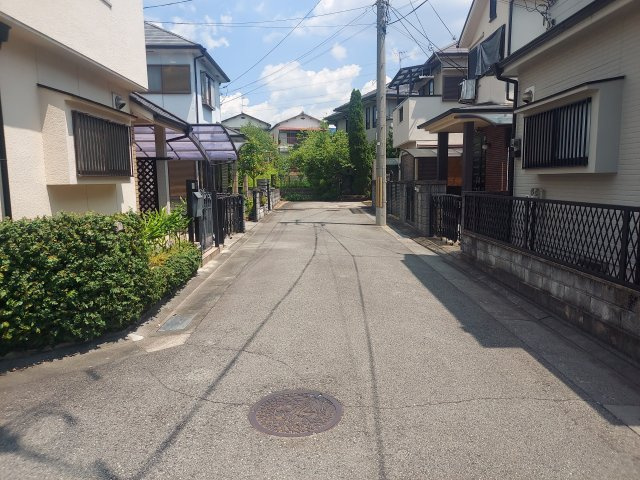 宝塚市米谷1丁目一戸建の前面道路含む現地写真|東側前面道路