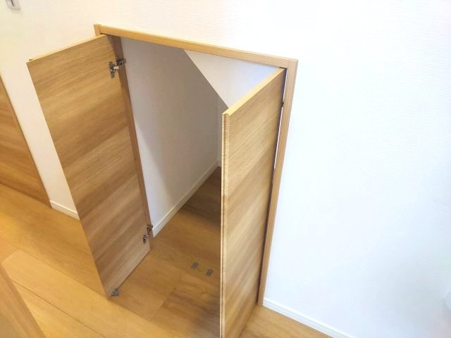 宝塚市中州1丁目一戸建の収納|階段下収納