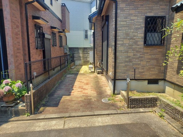 宝塚市中州1丁目一戸建の駐車場