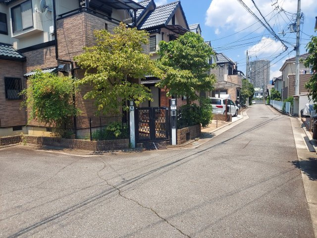 宝塚市中州1丁目一戸建の前面道路含む現地写真