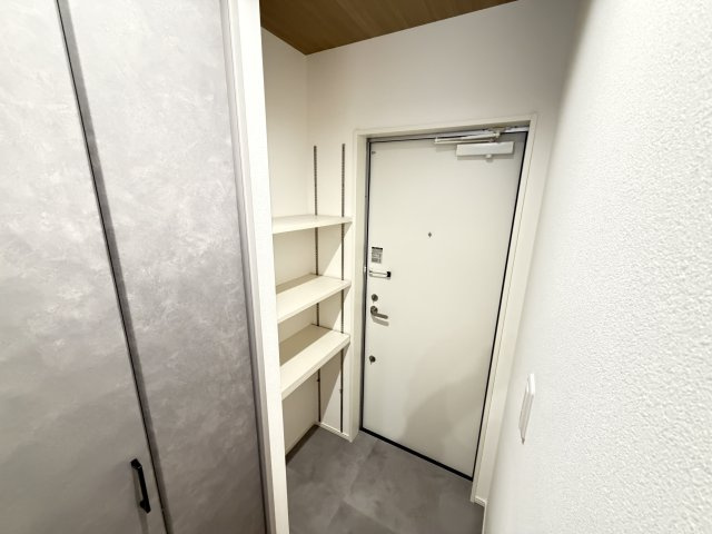 KT松戸六実の玄関