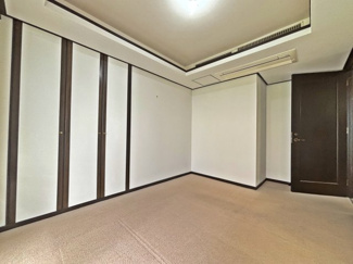【洋室】 | 篠原北町パークマンション | 全居室天井埋め込み型エアコンのため、見た目もスッキリ