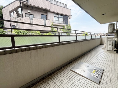 【バルコニー】 | 篠原北町パークマンション | 南東・北東向き、20.74平米の２面バルコニー