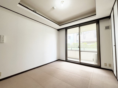 【洋室】 | 篠原北町パークマンション | 6.5帖の洋室はバルコニーに面した明るいお部屋