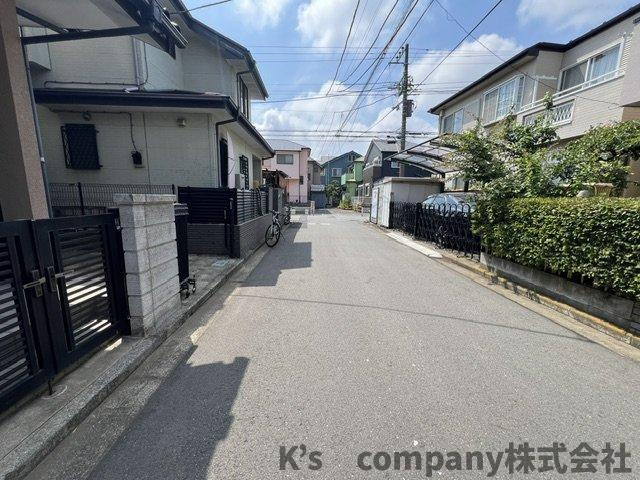 茅ヶ崎市今宿　中古戸建の前面道路含む現地写真