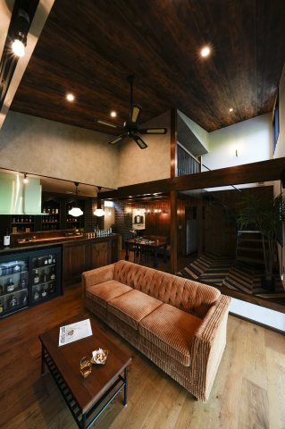 【中古戸建】足利市若草町の居間・リビング|■リビング｜家族でゆったりくつろげる、居心地の良いリビング♪賃貸と違って、テレビや音楽の音を気にしなくて良いことが嬉しいですね(*＾＾*)