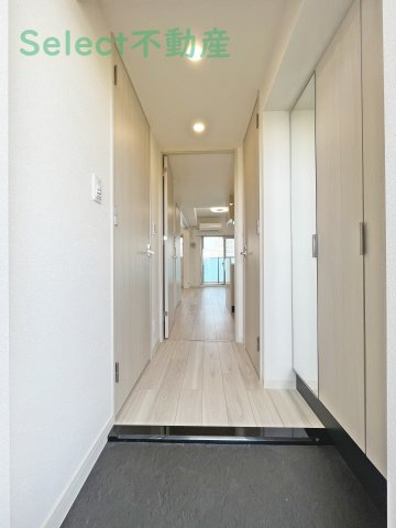 プレサンスＳＡＫＡＥフロントの玄関