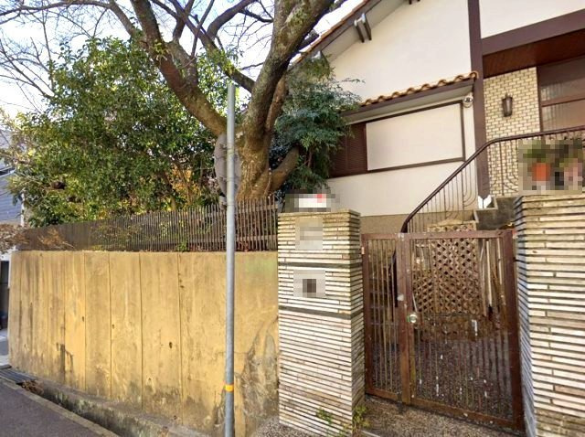 箕岡通4丁目の玄関|住まいに上質な顔を演出する玄関ポーチ
