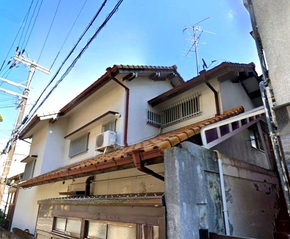 箕岡通4丁目の外観|角地の中古一戸建ては他の建物との隣接面が少ないので開放感があります
