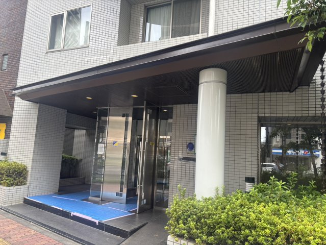 コア伝通院ロイヤルのエントランス
