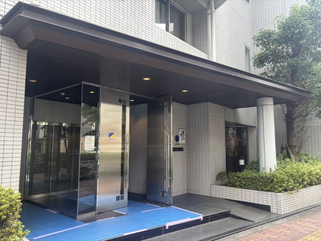 コア伝通院ロイヤルのエントランス