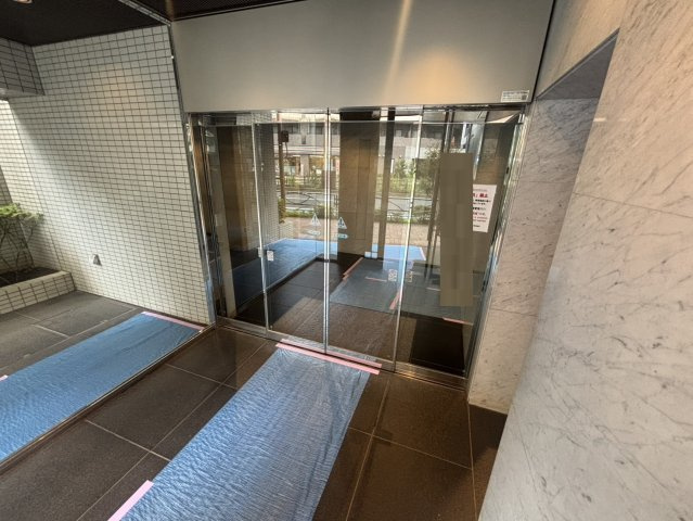 コア伝通院ロイヤルのエントランス