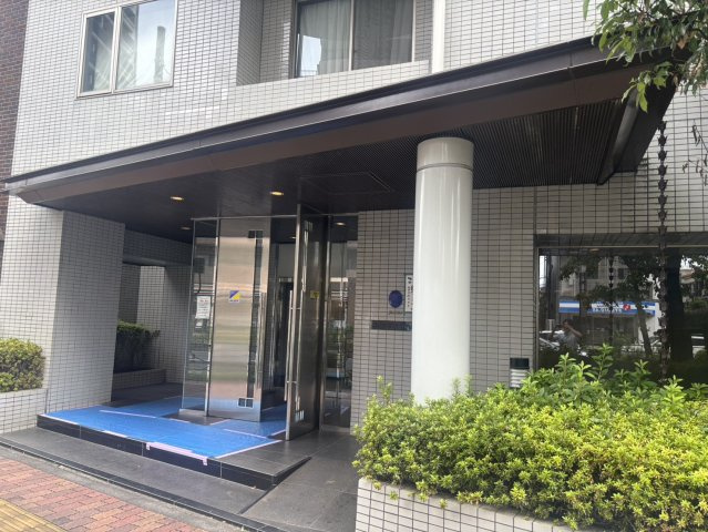 コア伝通院ロイヤルのエントランス