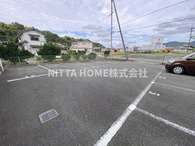 アネックスの駐車場|敷地内の駐車場１台無料です！
