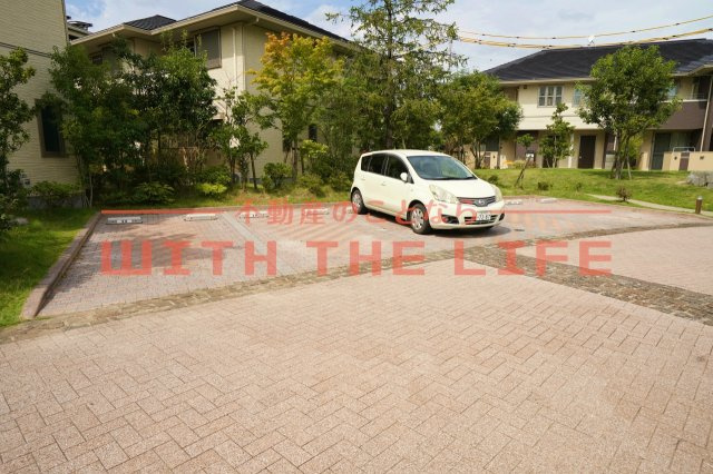 ヴィルヌーブ諏訪野A棟【キャッシュバック対象物件】の駐車場|※同シリーズ物件の写真・現状優先