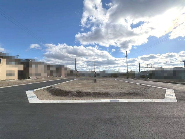 【建築条件無売土地】亀岡市千代川町今津2丁目の外観|周辺には山並みの眺望が広がり、自然も感じられる住環境です。