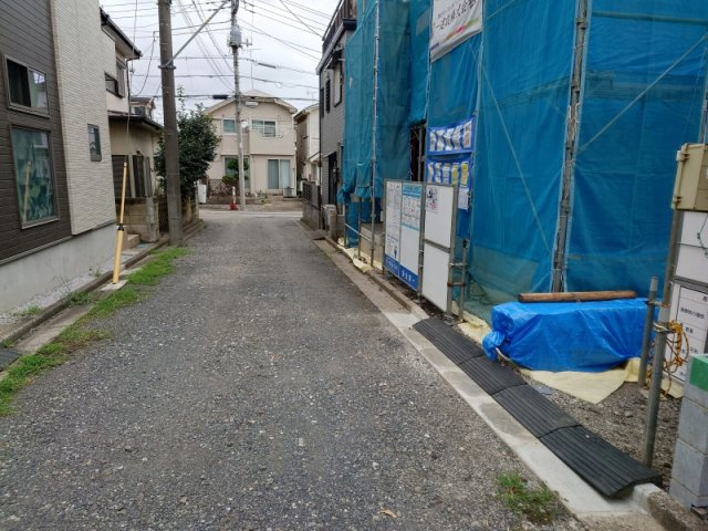 所沢市下安松 全1棟 新築分譲住宅 3,780万円の前面道路含む現地写真