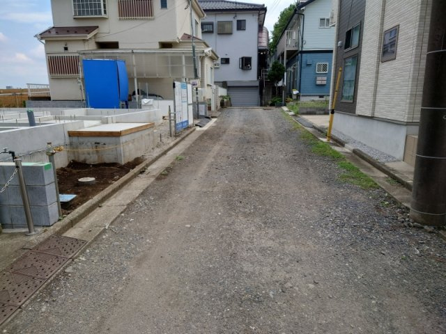 所沢市下安松 全1棟 新築分譲住宅の前面道路含む現地写真