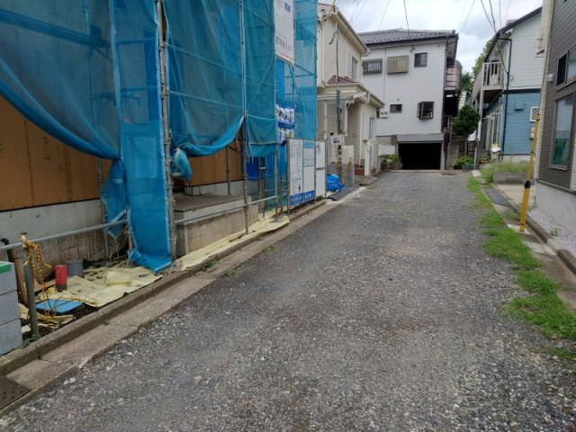 所沢市下安松 全1棟 新築分譲住宅 3,780万円の前面道路含む現地写真