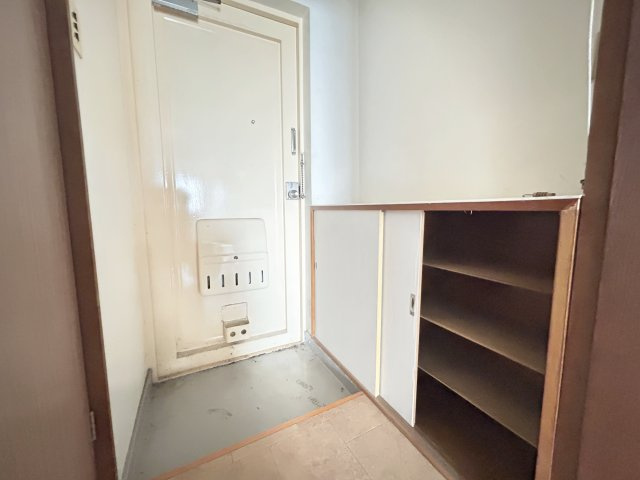 【玄関】 | 宝友コーポ | すっきりとした玄関。便利な下駄箱付きで、収納に困りません。