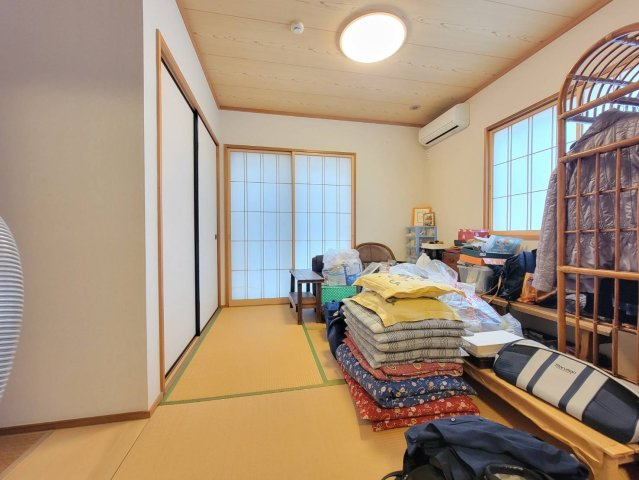 下野市石橋　平成20年築 5LDKの和室|◆1F和室B　5.4帖◆
玄関から直接入れる独立した和室です。急な来客時の対応や様々な用途に合わせて使用可能です。
※2026年6月撮影