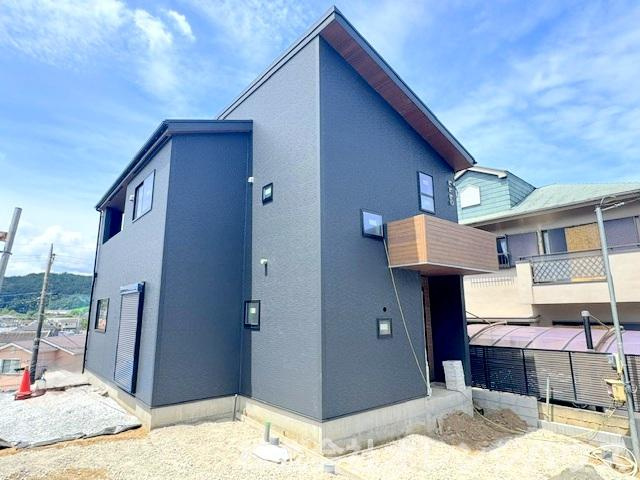 【外観】 | 厚木市毛利台1丁目　新築分譲住宅  全1棟 | 建築途中の現地です！【2026.7撮影】