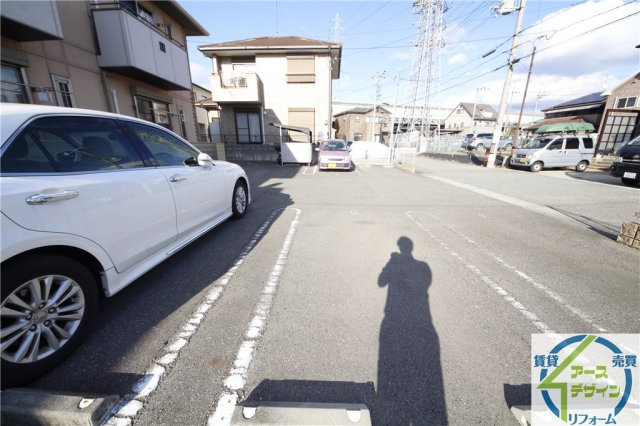 リヴェールの駐車場
