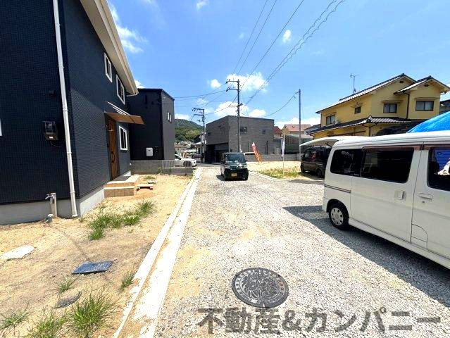 畑寺4丁目のおトチ3号地　松山市畑寺4丁目売土地の前面道路含む現地写真|前面道路含む現地写真です