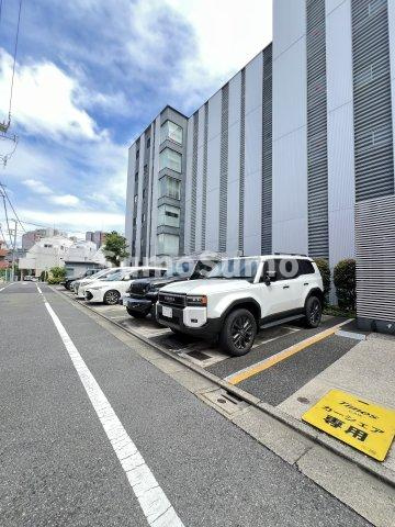 カスタリア目黒鷹番の駐車場|駐車場があるので、車を買う予定の方も安心です