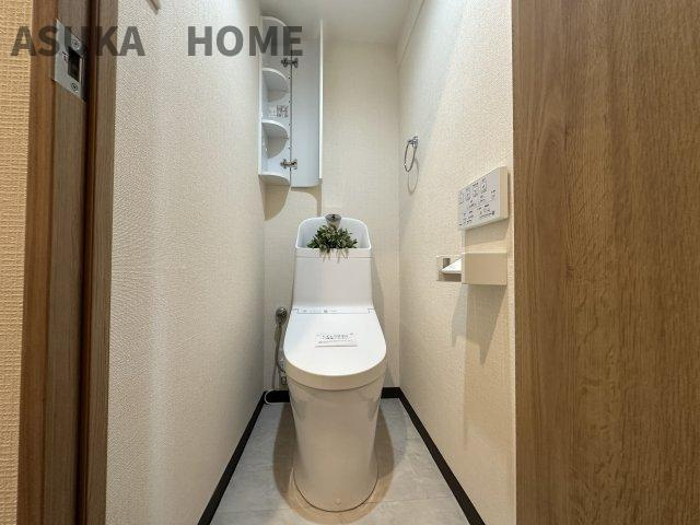 三ツ沢ハイタウン1号棟のトイレ|温水洗浄便座をスマートに完備した清潔感あふれるプライベート空間。