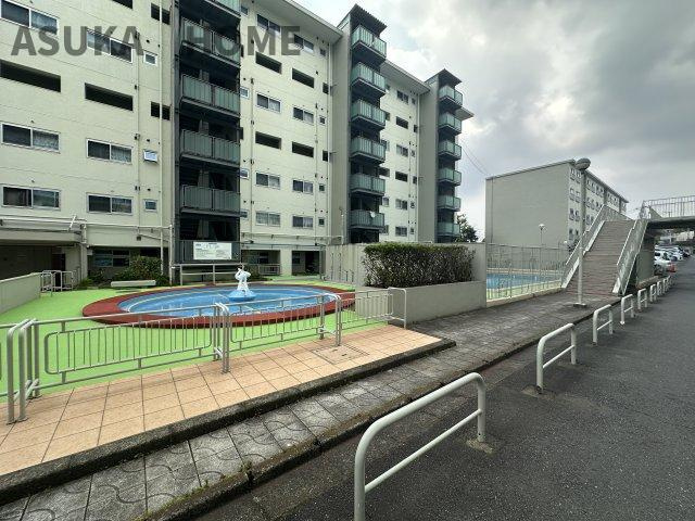 三ツ沢ハイタウン1号棟のその他|マンション内に商業施設やプールの有る広々とした敷地のマンションです。