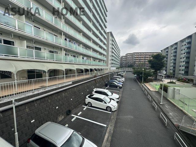 三ツ沢ハイタウン1号棟の駐車場|専用使用権付き駐車場のマンションです。駐車場を確保できるのは嬉しいですね。