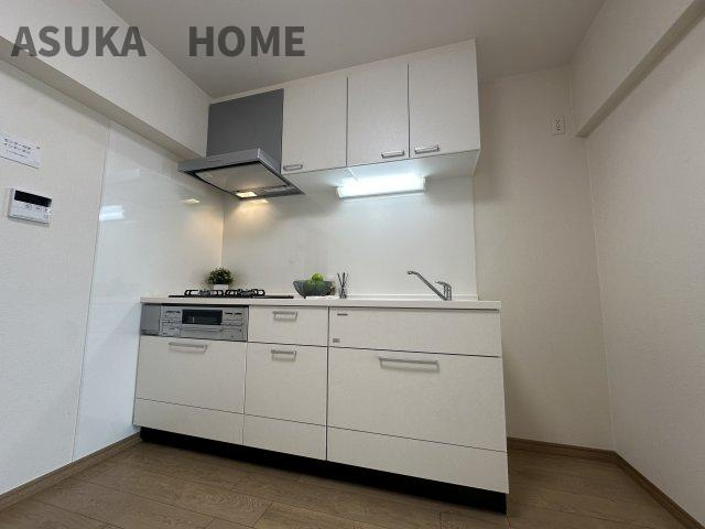 三ツ沢ハイタウン1号棟のキッチン|日々の調理が楽しくなる空間。浄水器が毎日の健康的な食生活を便利に力強くサポートしてくれますね。