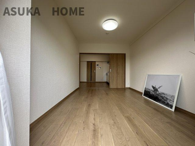 三ツ沢ハイタウン1号棟の洋室|家族一人ひとりの大切なプライベート空間の居室。家具の配置のご相談は是非お任せください。
