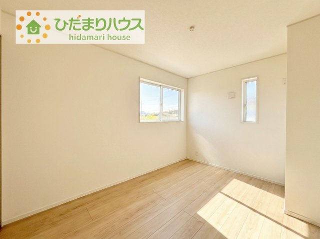 【洋室】 | つくばみらい市小絹第4　新築戸建　5号棟 | 窓が多く、明るい空間を演出してくれます(*^^*)