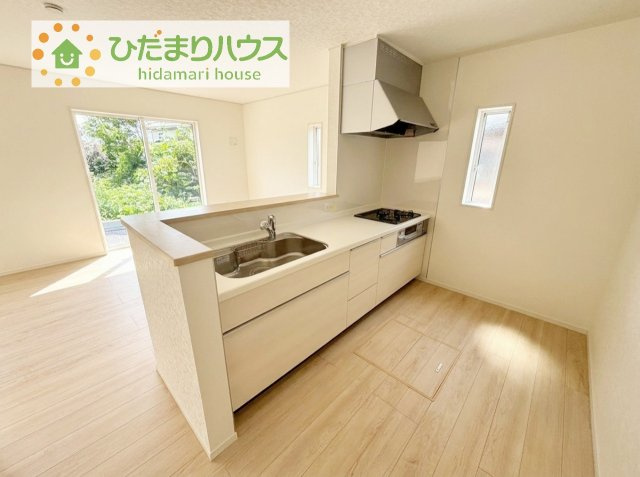 【キッチン】 | つくばみらい市小絹第4　新築戸建　5号棟 | 3口コンロでお料理する時間も短くなりそうですね(*‘∀‘)