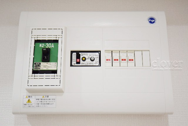 【発電・温水設備】 | 駒形マンション | 分電盤