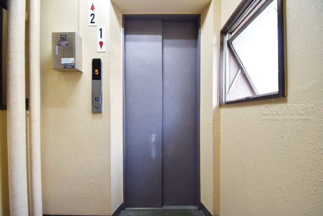 【設備】 | 駒形マンション | 無いと困ってしまう設備の筆頭がエレベーター。定期的なメンテナンスが必要な大型機械です。よく整備されていることをご確認ください。～即日のご見学可能～　お問合せはお気軽にどうぞ。