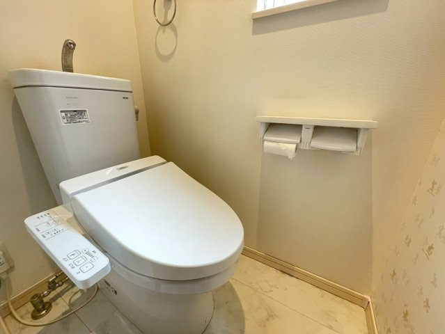 横沼町戸建貸家のトイレ