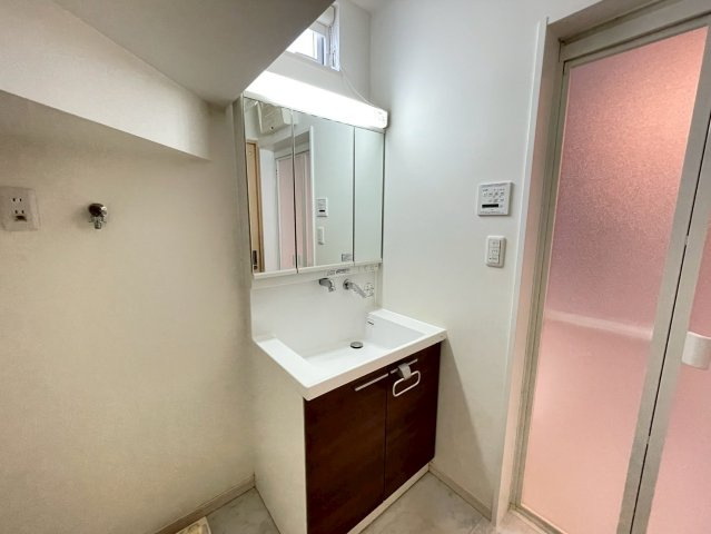 横沼町戸建貸家の洗面所