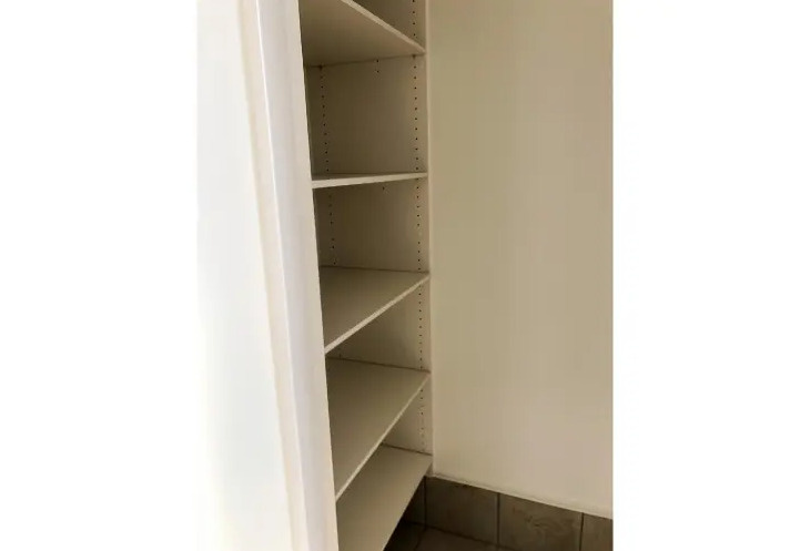 佐伯区観音台1丁目　№36928の収納|玄関横収納