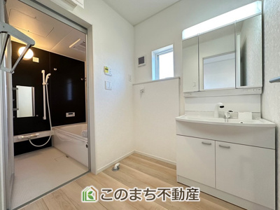 【洗面所】 | CRADLE GARDEN栃木市薗部町　第14　1号棟　 | 同社施工物件写真。※建具やフローリング、その他仕様が異なる場合がございます。